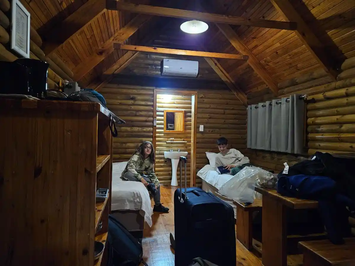 20260813_181943 Forest cabin. Cabaña que reservamos en Addo National Park durante nuestro viaje familiar por libre a Sudáfrica